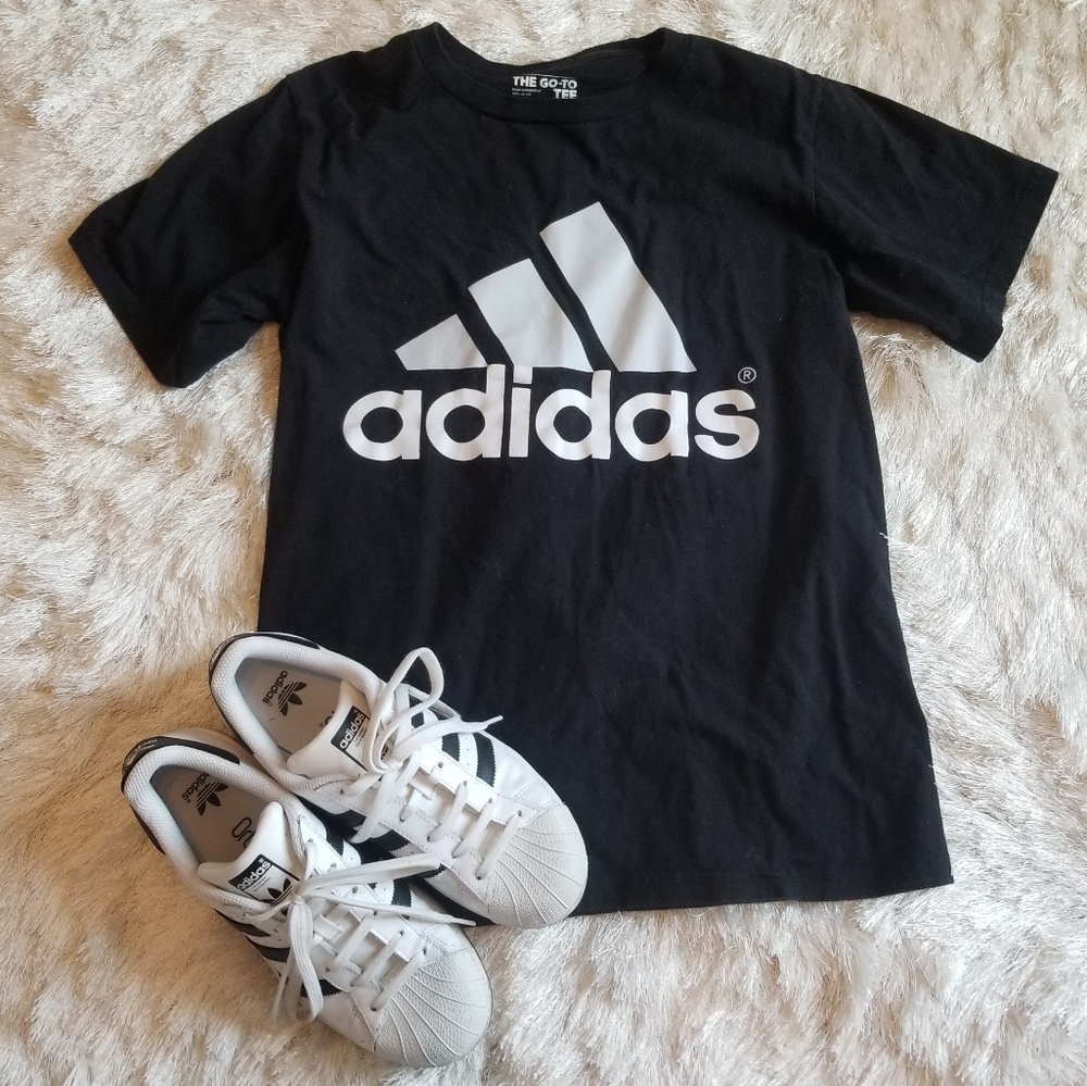 🏀 Adidas Tshirt